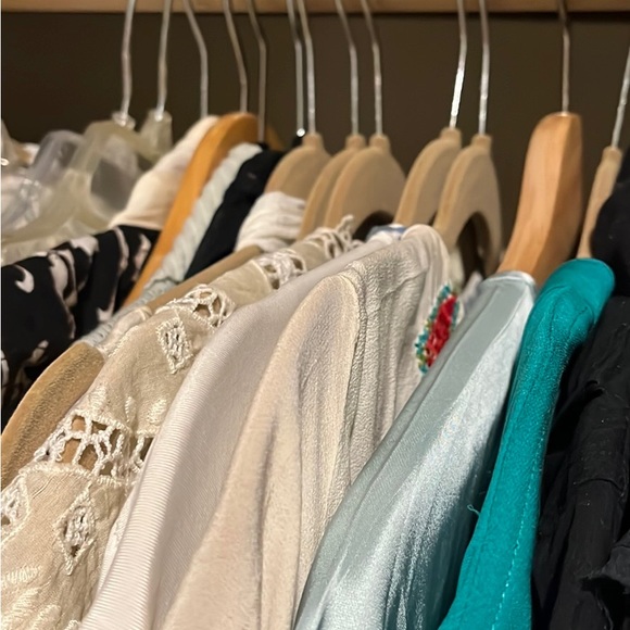 Meet your Posher, Amanda - Picture 2 of 2